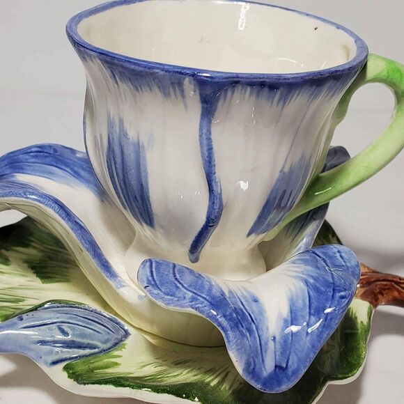 Blue Flower On Leaf Small Teacup and Saucer Vintage - Picture 2 of 9